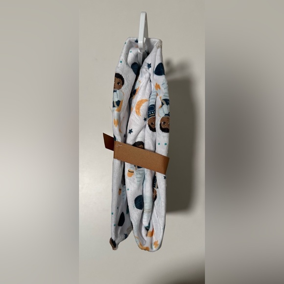 NWT Little Muffincakes Crib Sheet Astronaut Space 28” x 52” x 9” - Picture 9 of 10